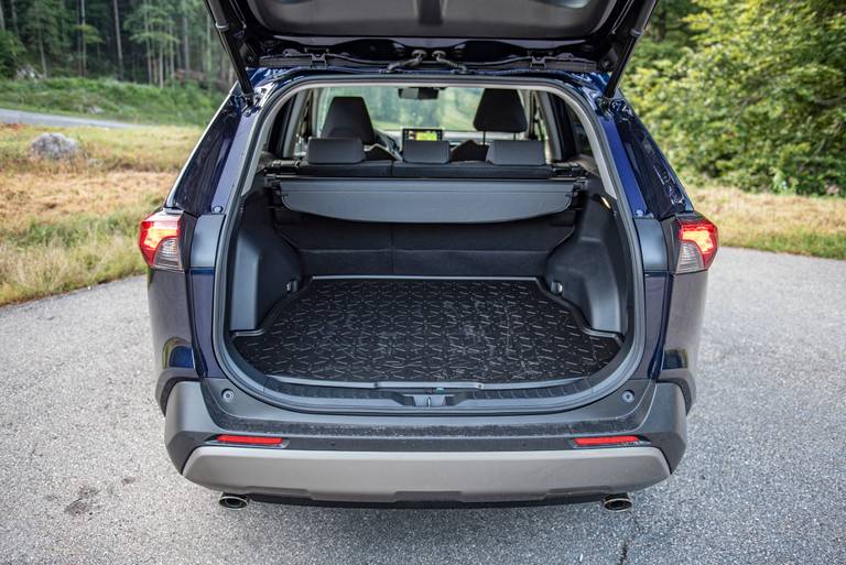 Toyota-RAV4-Hybrid-Trunk