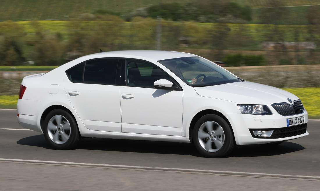 skoda-octavia-greenline-side