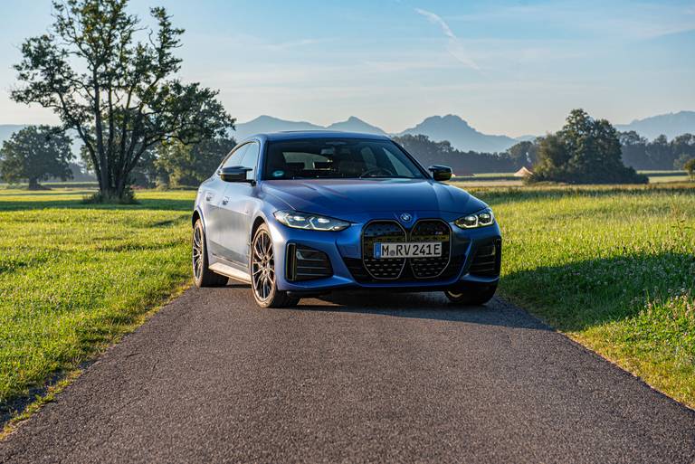  Der BMW i4 M50 kommt als E-Sportwagen mit gutem Preis-Leistungs-Verhältnis.