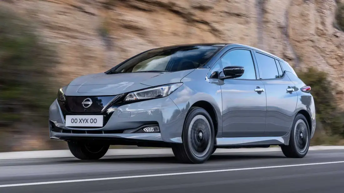 Ganz anders dagegen der Nissan Leaf: Der Kleinwagen ist eher unsportlich, dafür aber äußerst praktisch.