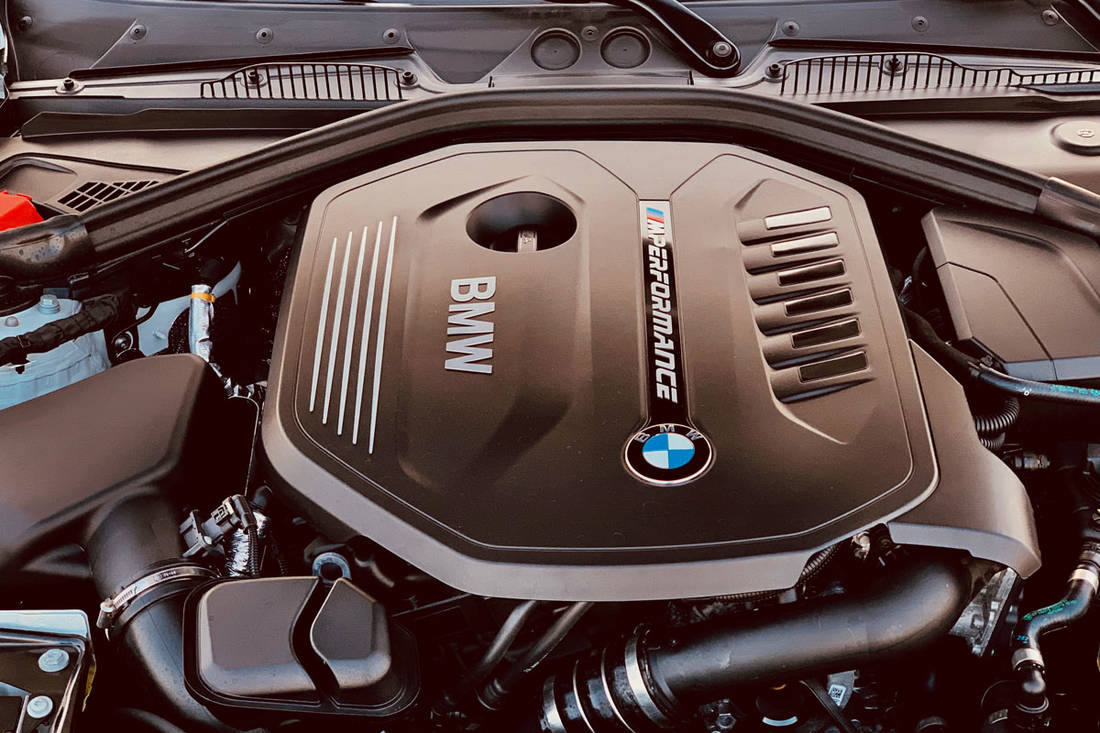 BMW-M140i-engine