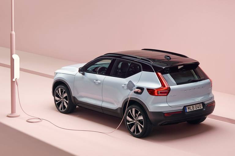 Volvo-XC40-Recharge-Rear-Side
