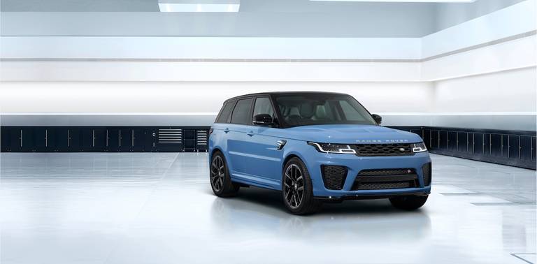  Das Edel-SUV Range Rover Sport - hier in der SVR Ultimate Edition - ist nah mit dem Discovery verwandt und kostet ab 73.300 Euro.