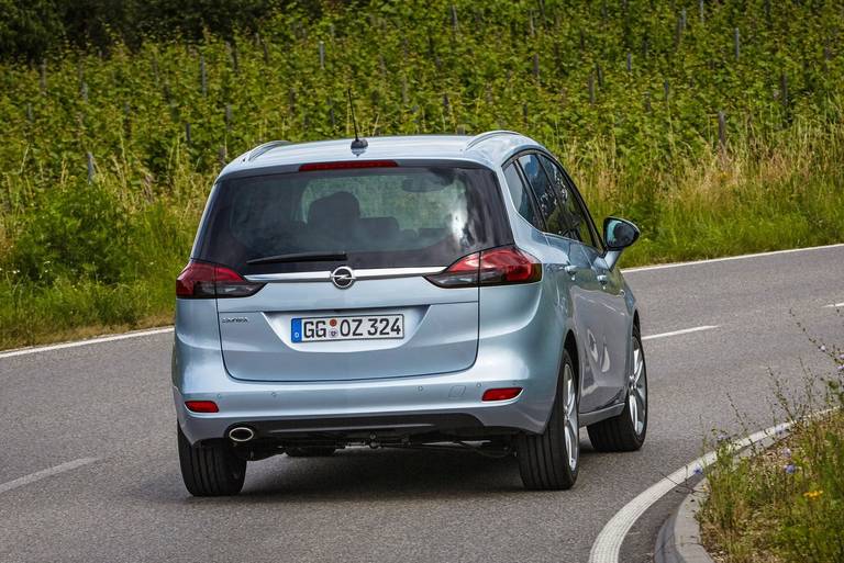 Opel-Zafira-C-Rear