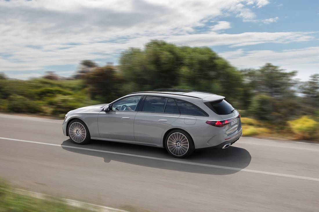 Mercedes E-Klasse Break (2023) dynamic, rear view