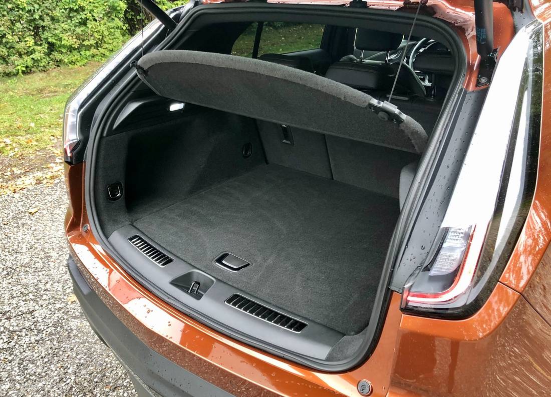 cadillac-xt4-sportback-trunk