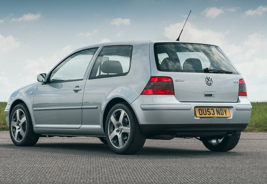 volkswagen-golf-4-back