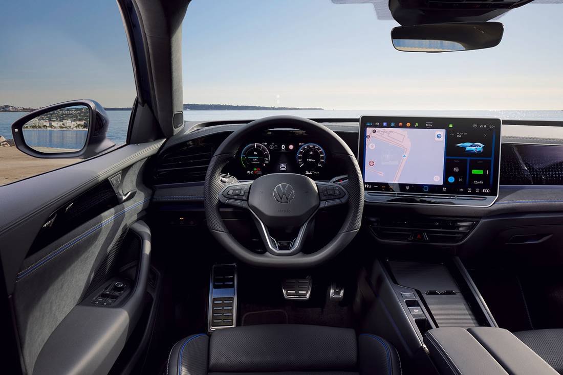 vw-passat-b9-2024-cockpit