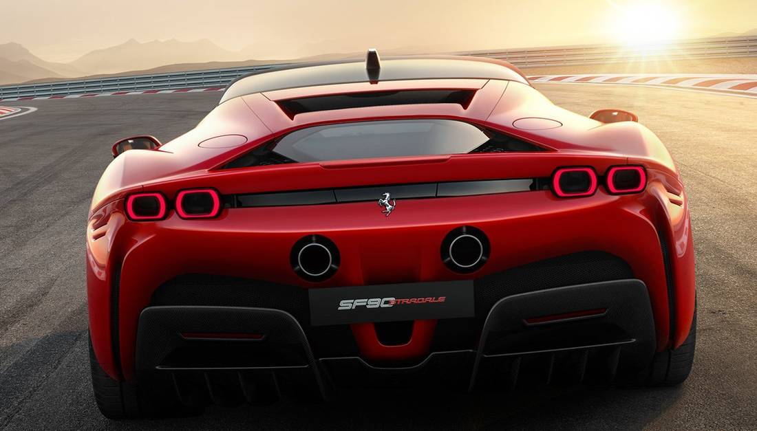 ferrari-sf90-stradale-back