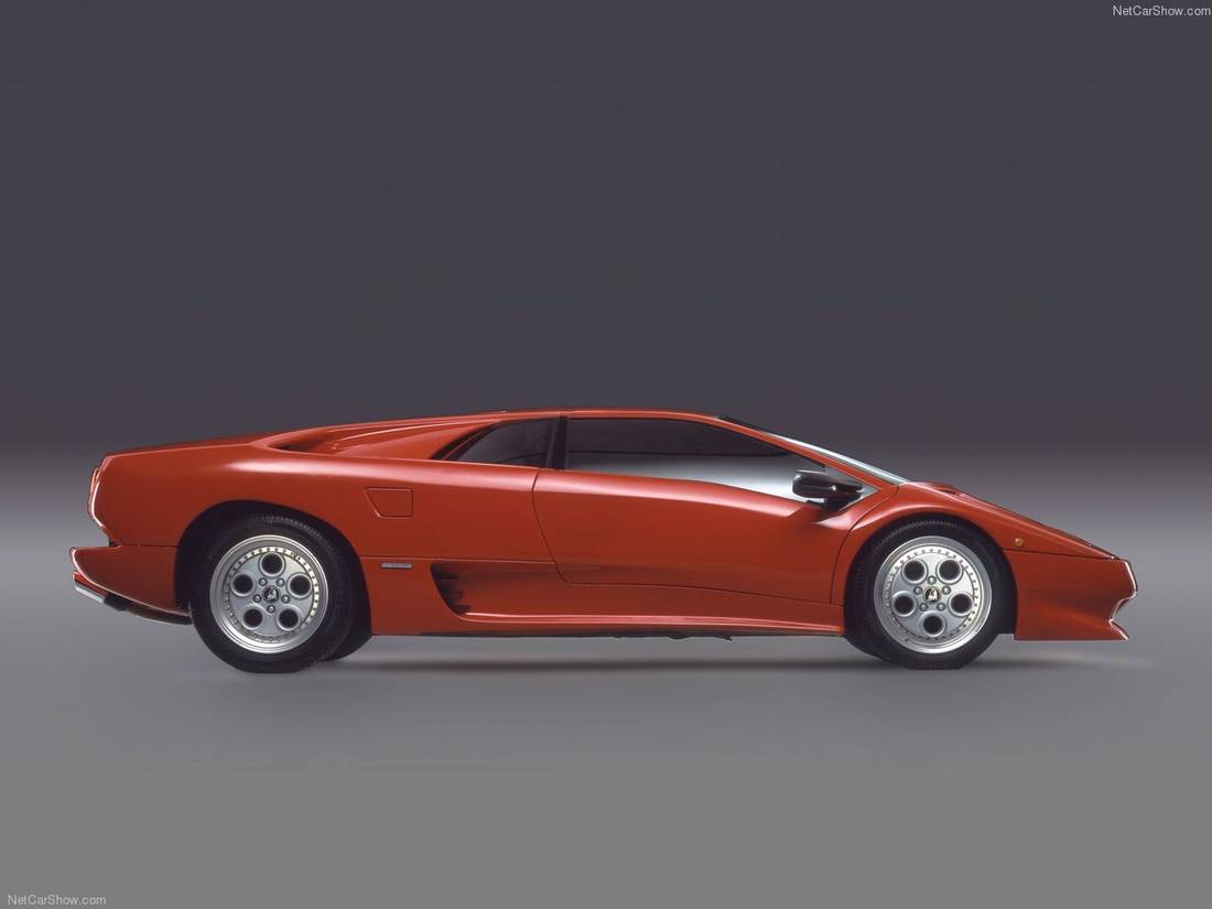 lamborghini-diablo-side