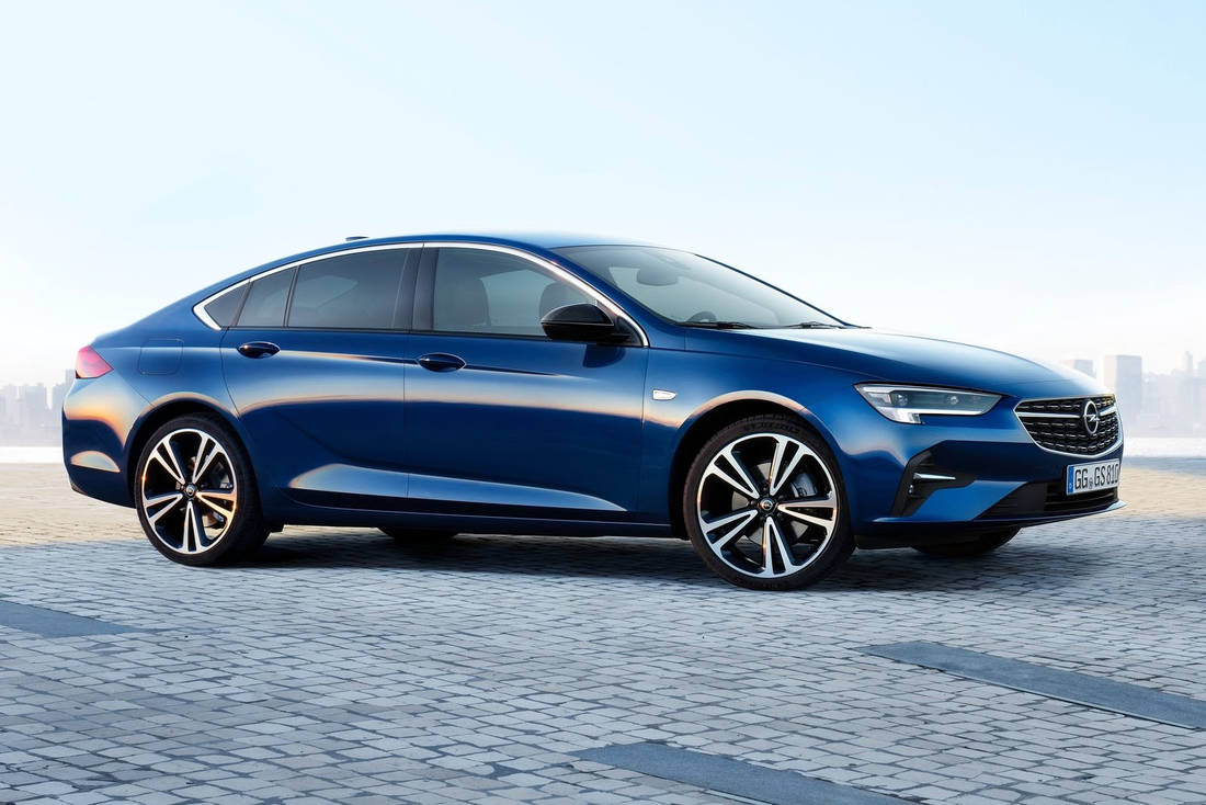 Opel-Insignia-2020-side