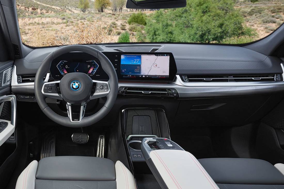 BMW-iX2-2024-1600-2d