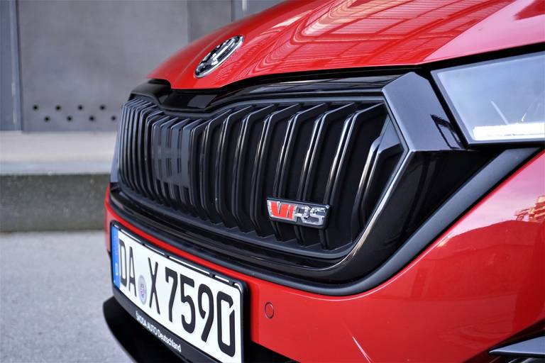 Skoda Octavia RS Combi 2020 Velvet Rot Logo Front