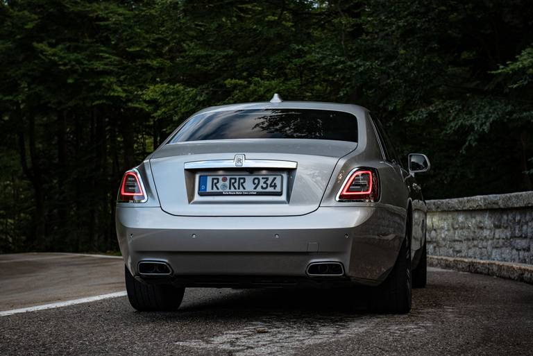 Rolls-Royce-Ghost-Rear-Road