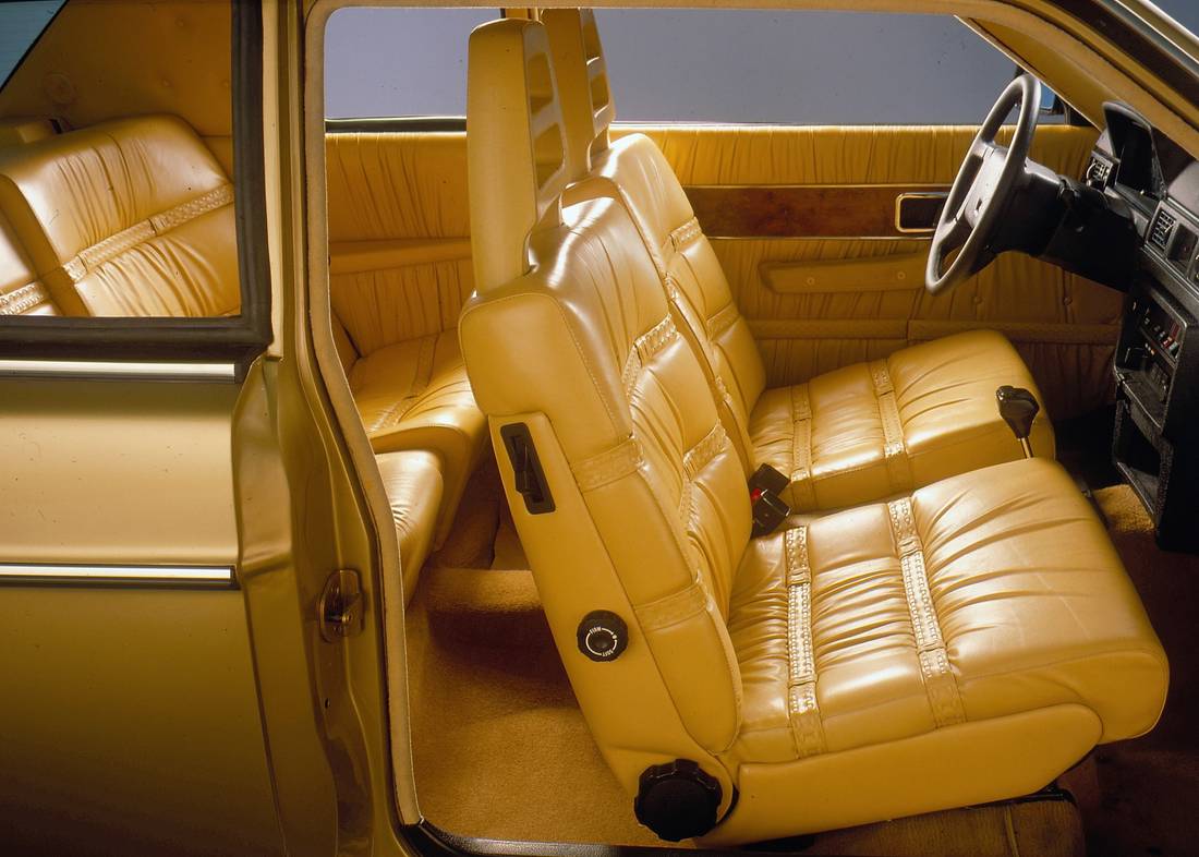 volvo-262-interior