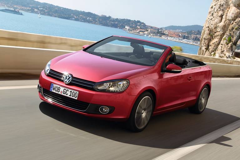 Optional gibt es den VW Golf auch als Cabrio – der Gebrauchtwagenpreis beginnt 2022 schon ab 10.000 Euro.