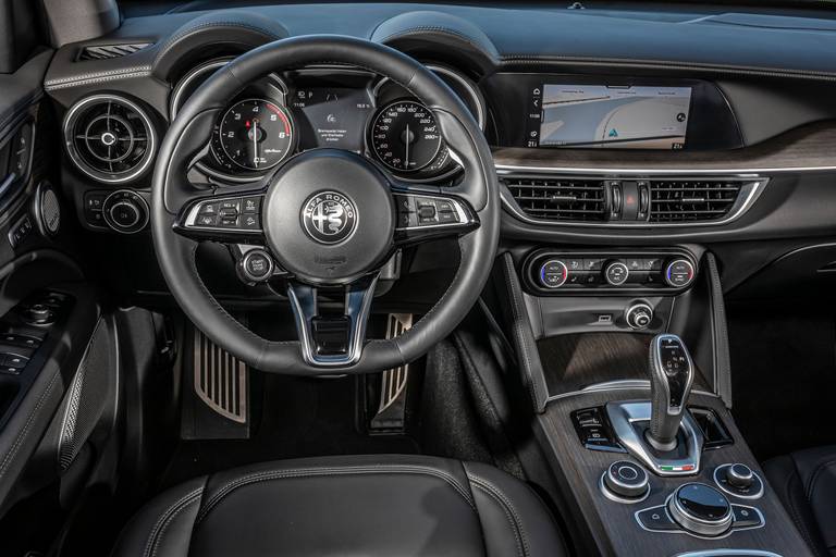 Alfa-Romeo-Stelvio-2022-Interieur