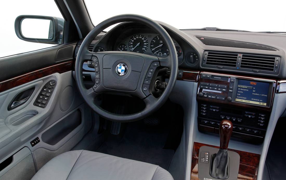 bmw-7-serie-e38-interior