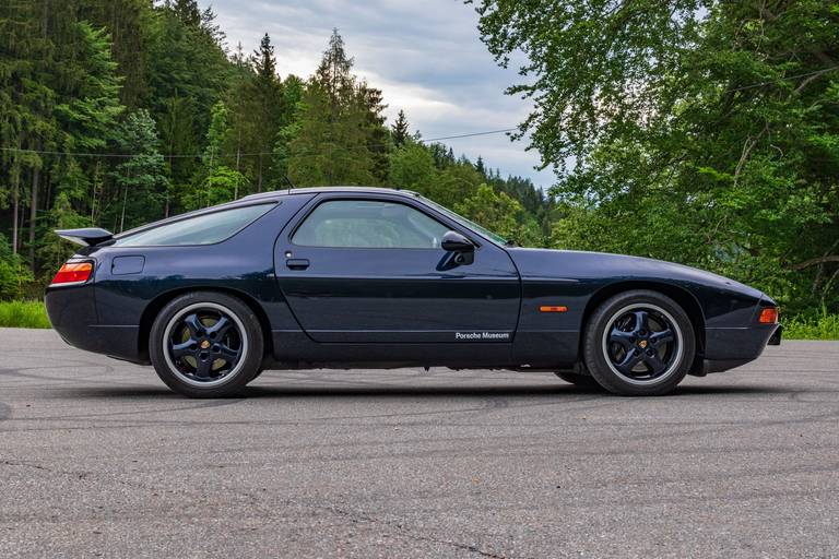 Porsche-928-GTS-Side