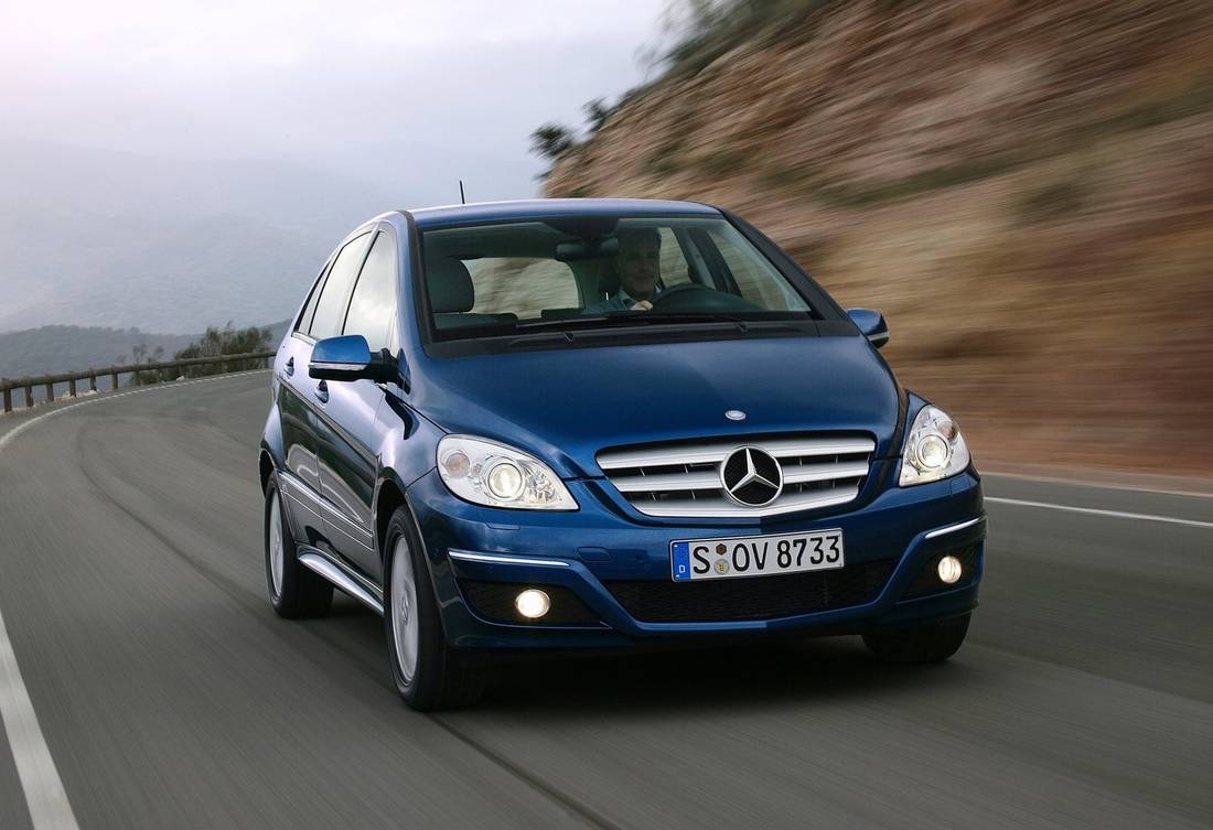 https://www.autoscout24.de/cms-content-assets/3XXlcveOQWmGOJ3YbTL3FU-7b4b23d0c693d7c3dd47862b0144128c-mercedes-benz-w245-front-1100.jpeg