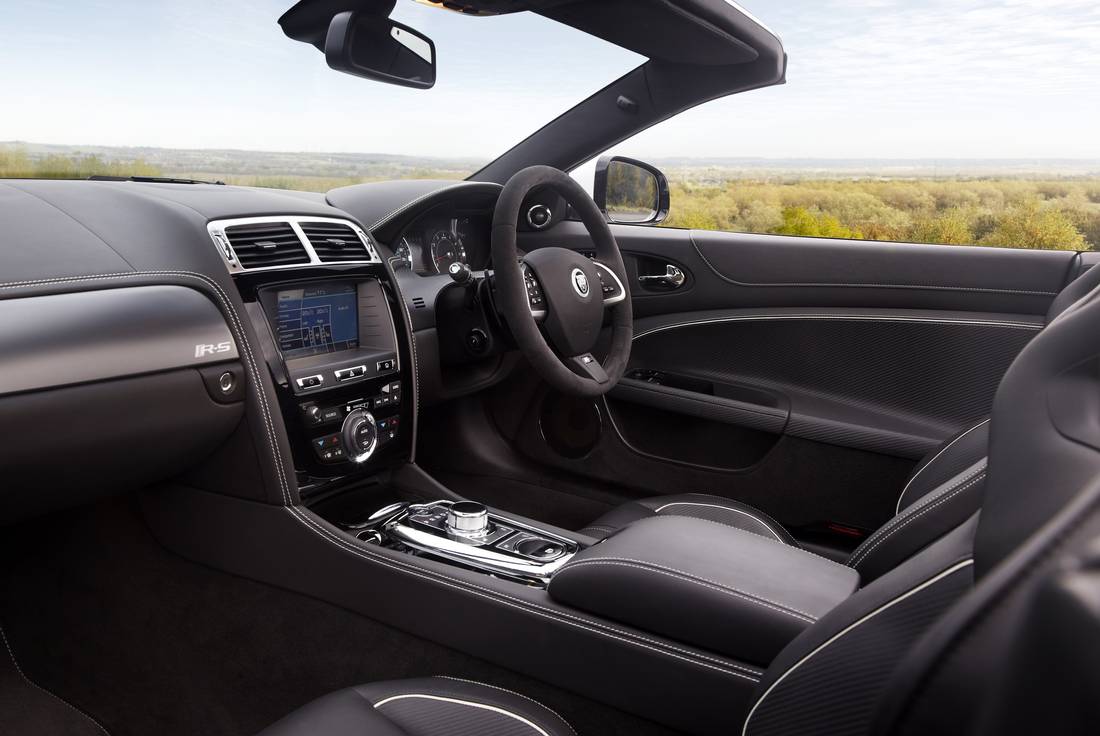 jaguar-xkr-s-cabrio-interior