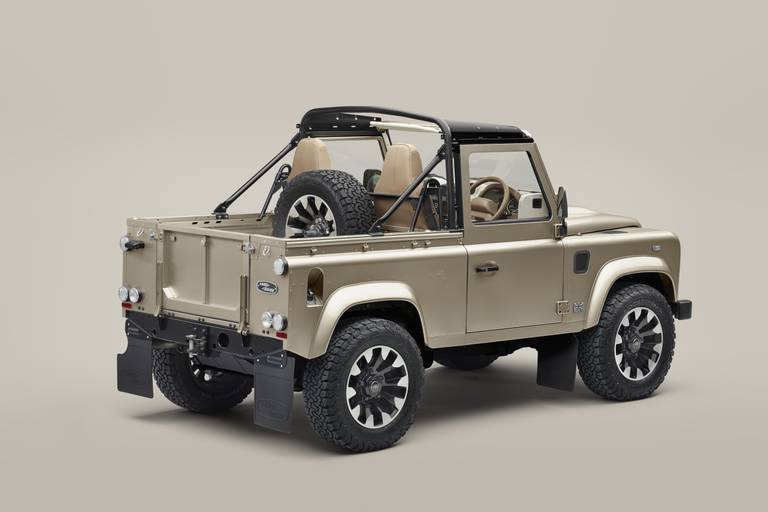 1326 SC HP LRCLASSIC V8 SOFTTOP HERO 05 Rear34 v3a