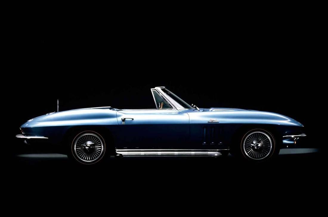 Chevrolet-Corvette_C2