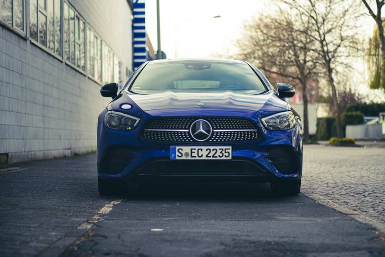 Mercedes-Benz E 400d 4Matic Coupé Front 1