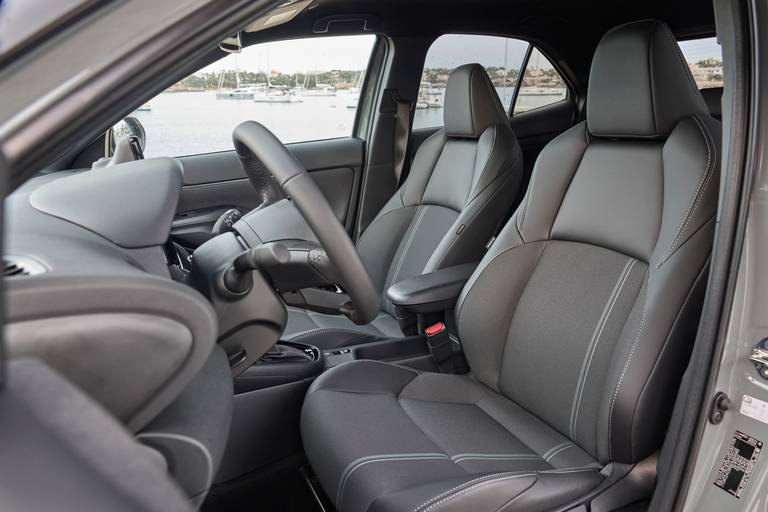 2024 Yaris Cross Urban Khaki DPL Interior 15