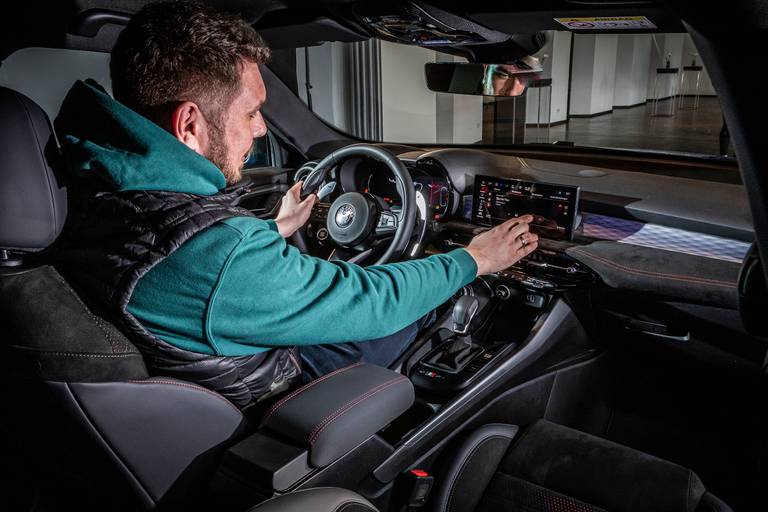  10,25 Zoll misst das Infotainment-Touchdisplay im Tonale. Als Betriebssystem dient Android, die einzelnen Menüfelder dürften allerdings eine Spur größer daherkommen.