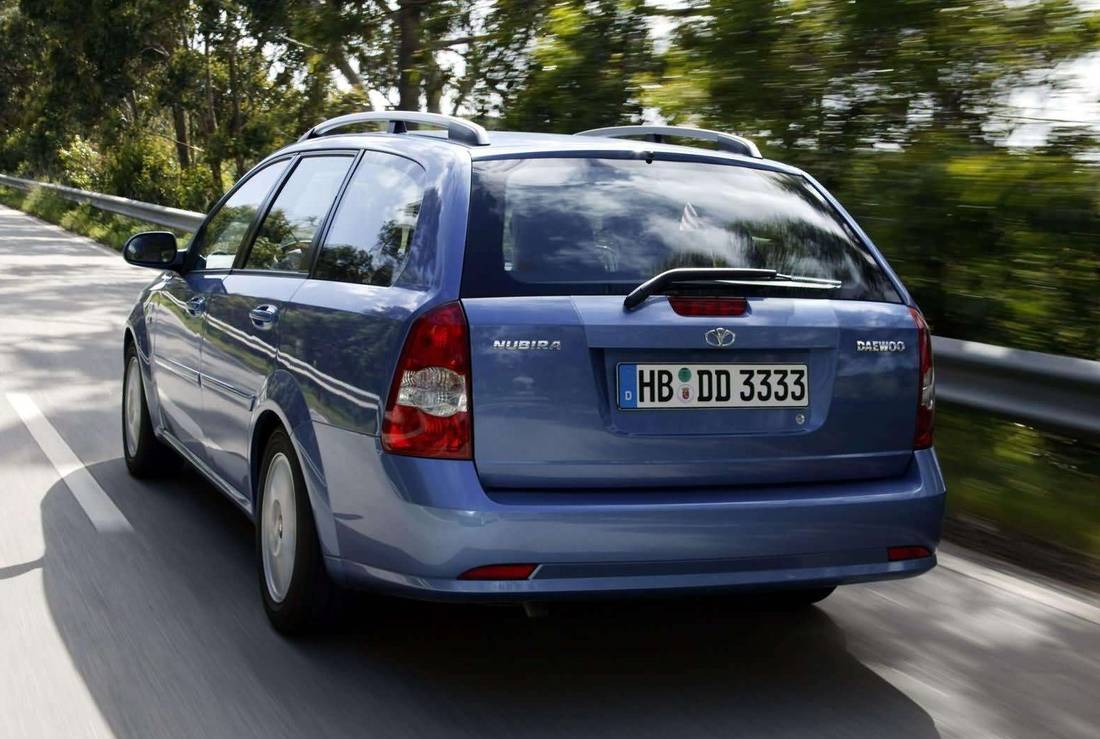 daewoo-nubira-back