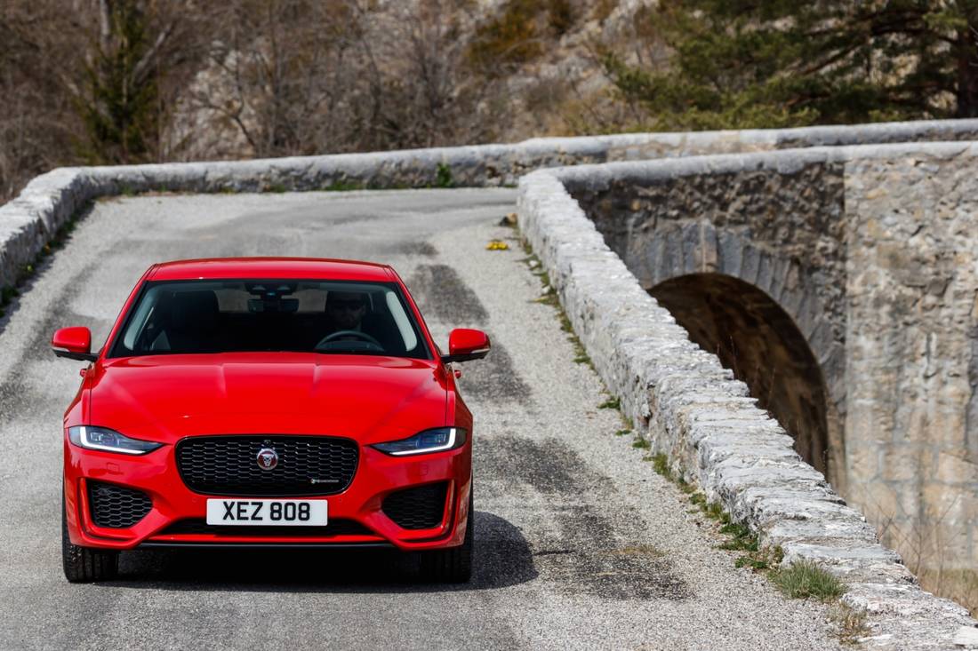 jaguar-xe-2019-38-2