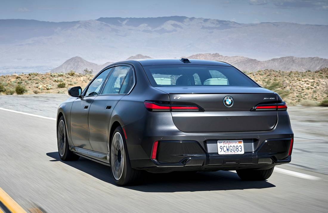 bmw-i7-xdrive-2023-heck