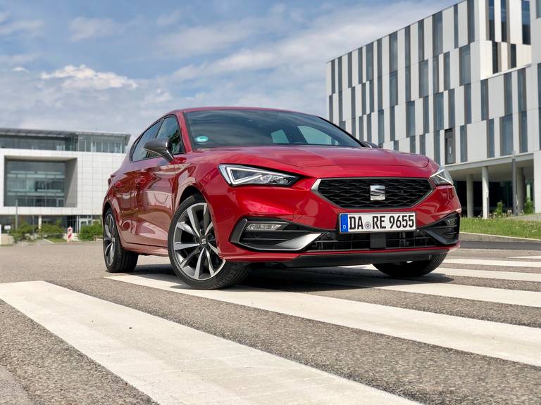 Seat Leon FR eTSI 2020 Desire Red Front Zebra