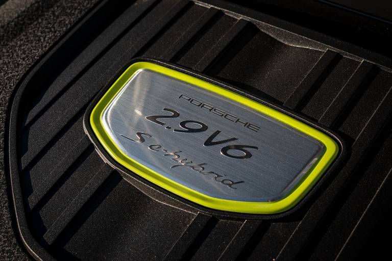 Porsche-Panamera-4S-E-Hybrid-Sport-Turismo-EngineCover