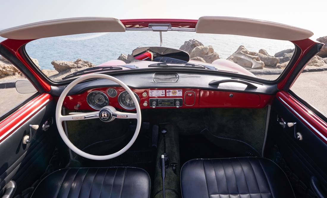 volkswagen-karmann-ghia-interior