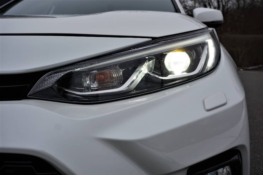 Suzuki Across 2021 headlights