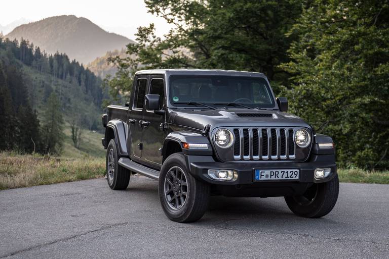 Jeep-Gladiator-Front-Side-H