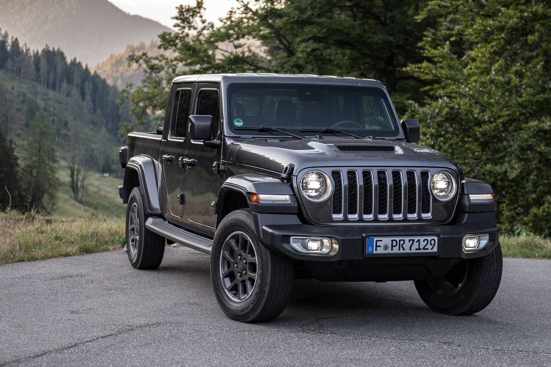 jeep-gladiator-front