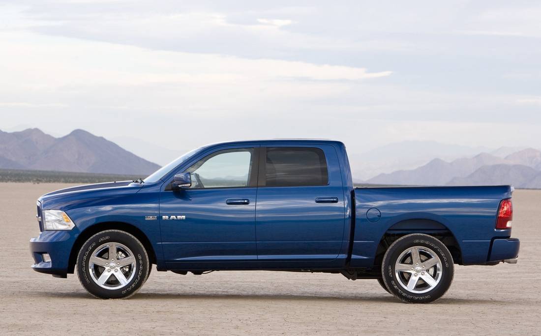 dodge-ram-1500-sport-side