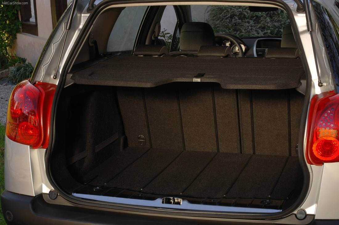 peugeot-207-sw-trunk