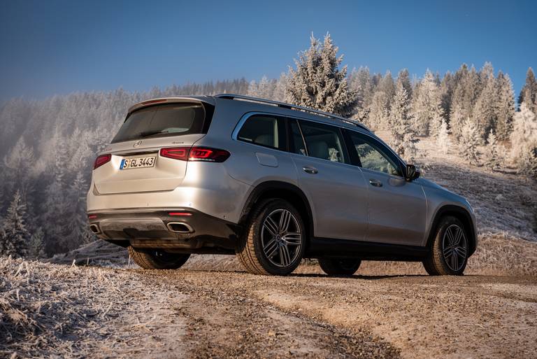 Mercedes-Benz-GLS-580-Side-Snow2