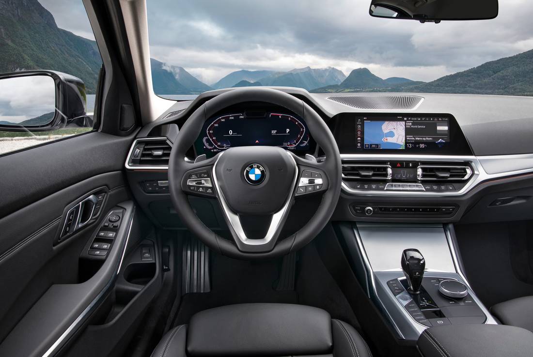 bmw-318-interior