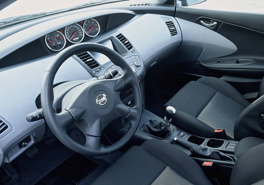 nissan-primera-interior