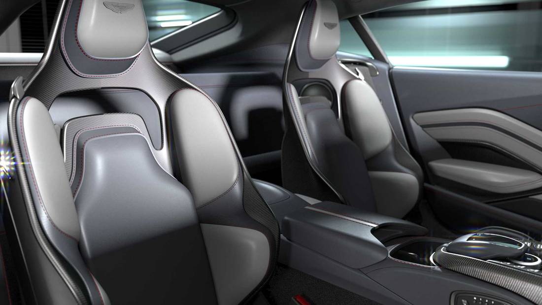  The skin-tight carbon bucket seats can be leather-covered in any desired color via the "Q" special request program.