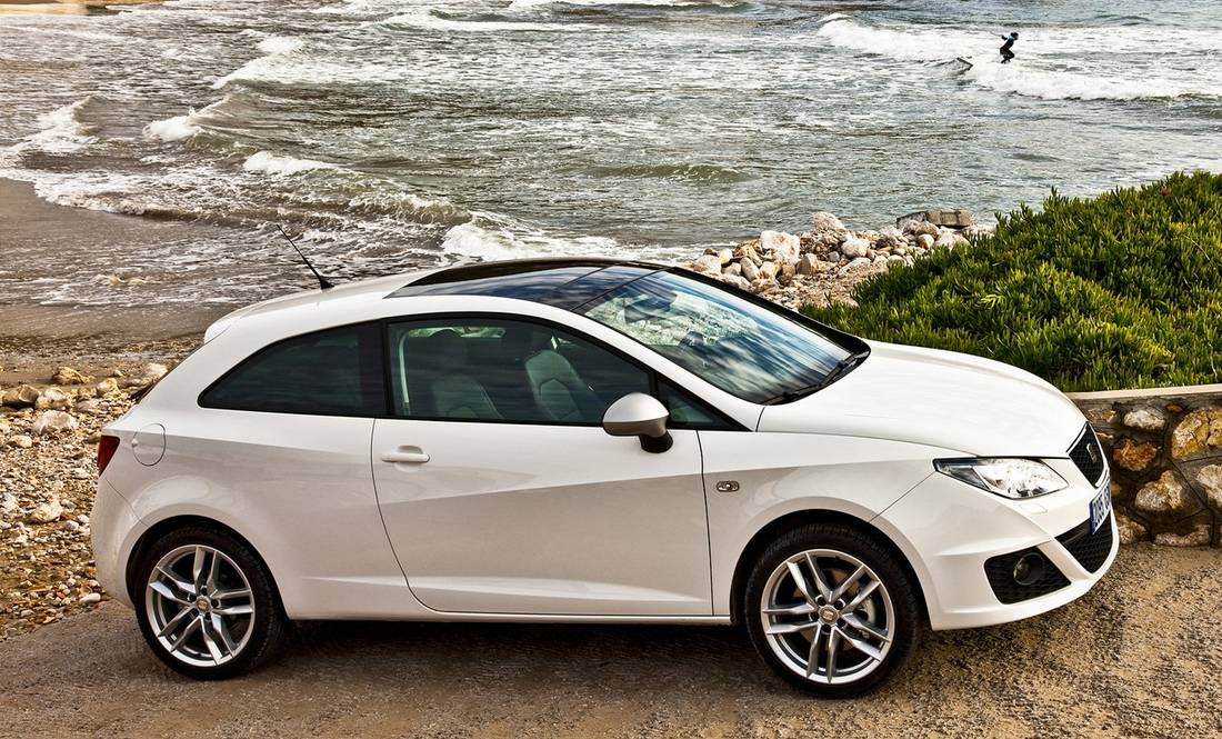 seat-ibiza-sc-side