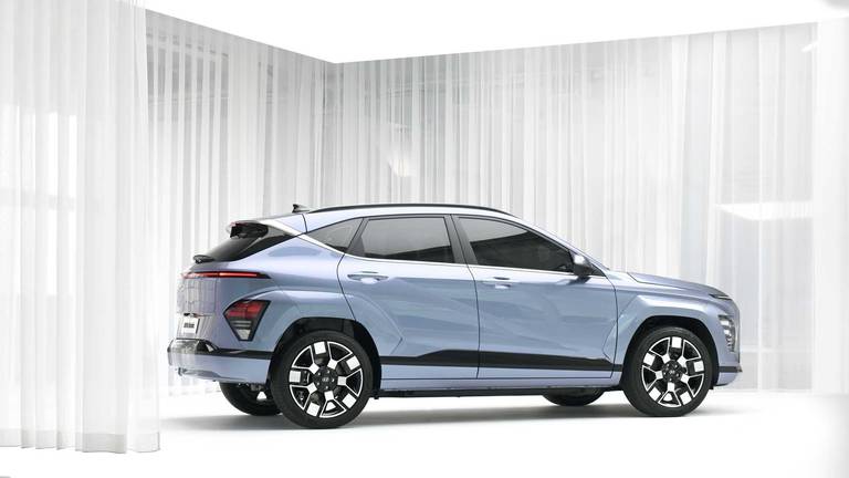 2024-hyundai-kona-electric-side-rear