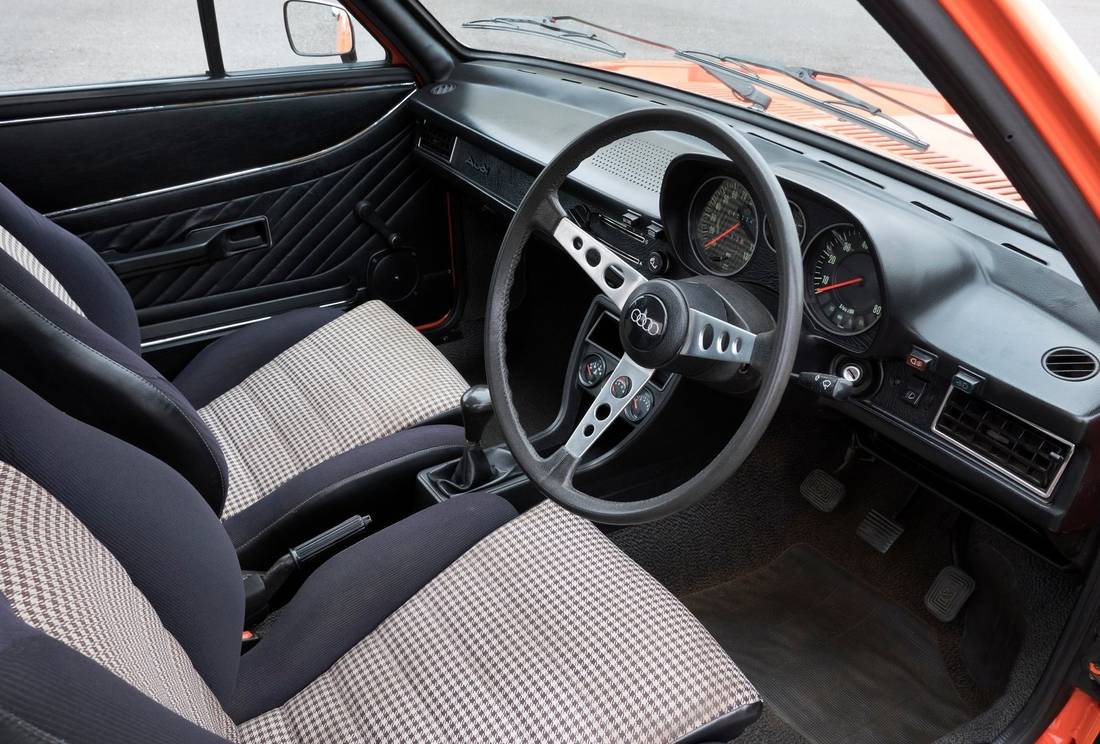 audi-80-interior