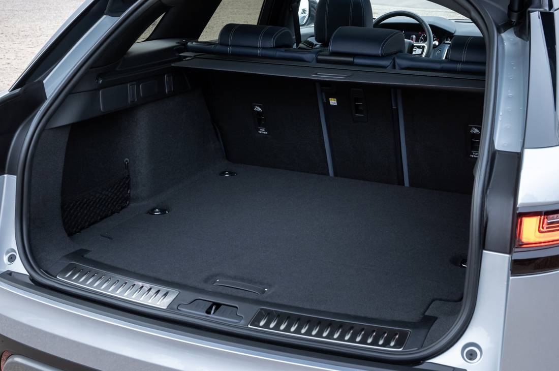 land-rover-range-rover-velar-trunk