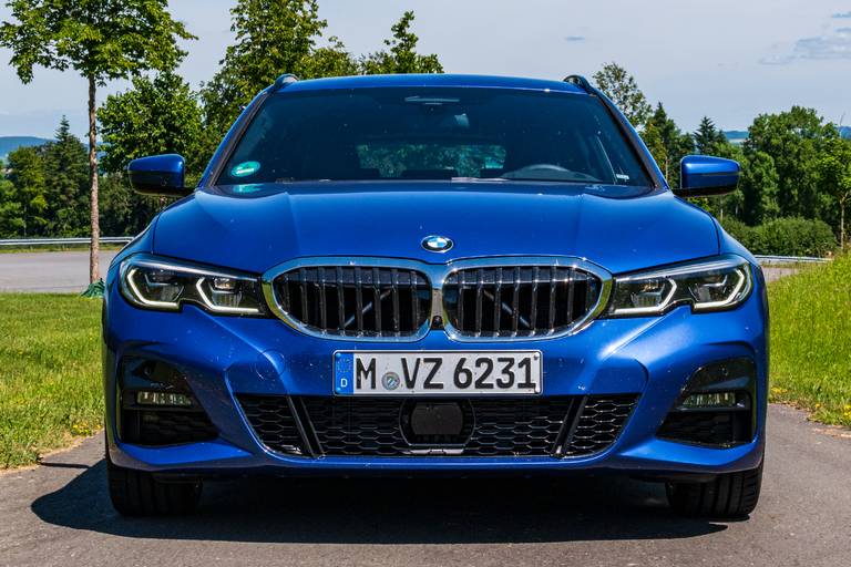 BMW-320d-Touring-2020-Front